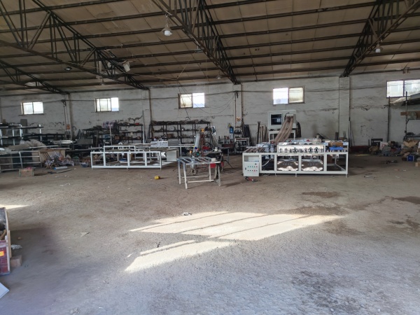 堅持做玻璃清洗機的廠家到底是什么樣子的